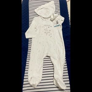 [NWT] Little Me “Welcome to the World” white footed onesie with hat (6M)